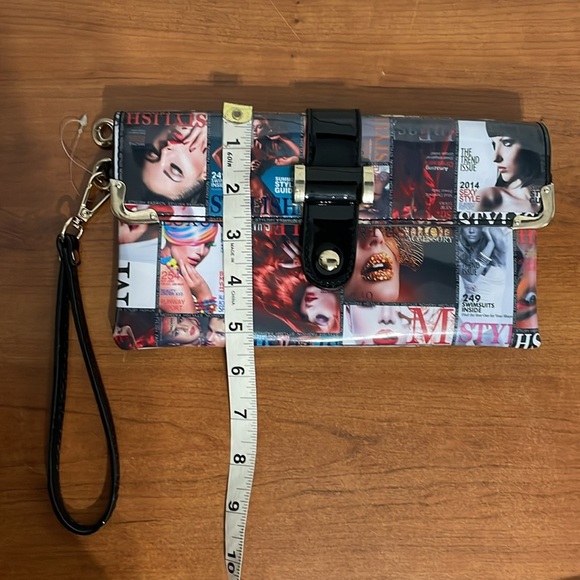 Vintage Magazine Clutch/Crossbody/Wristlet - Picture 9 of 9